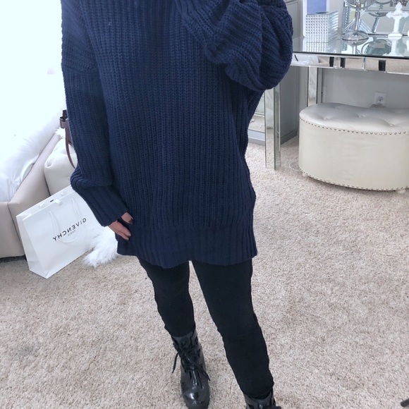 Luxurious Navy Blue Sweater - Picture 4 of 7